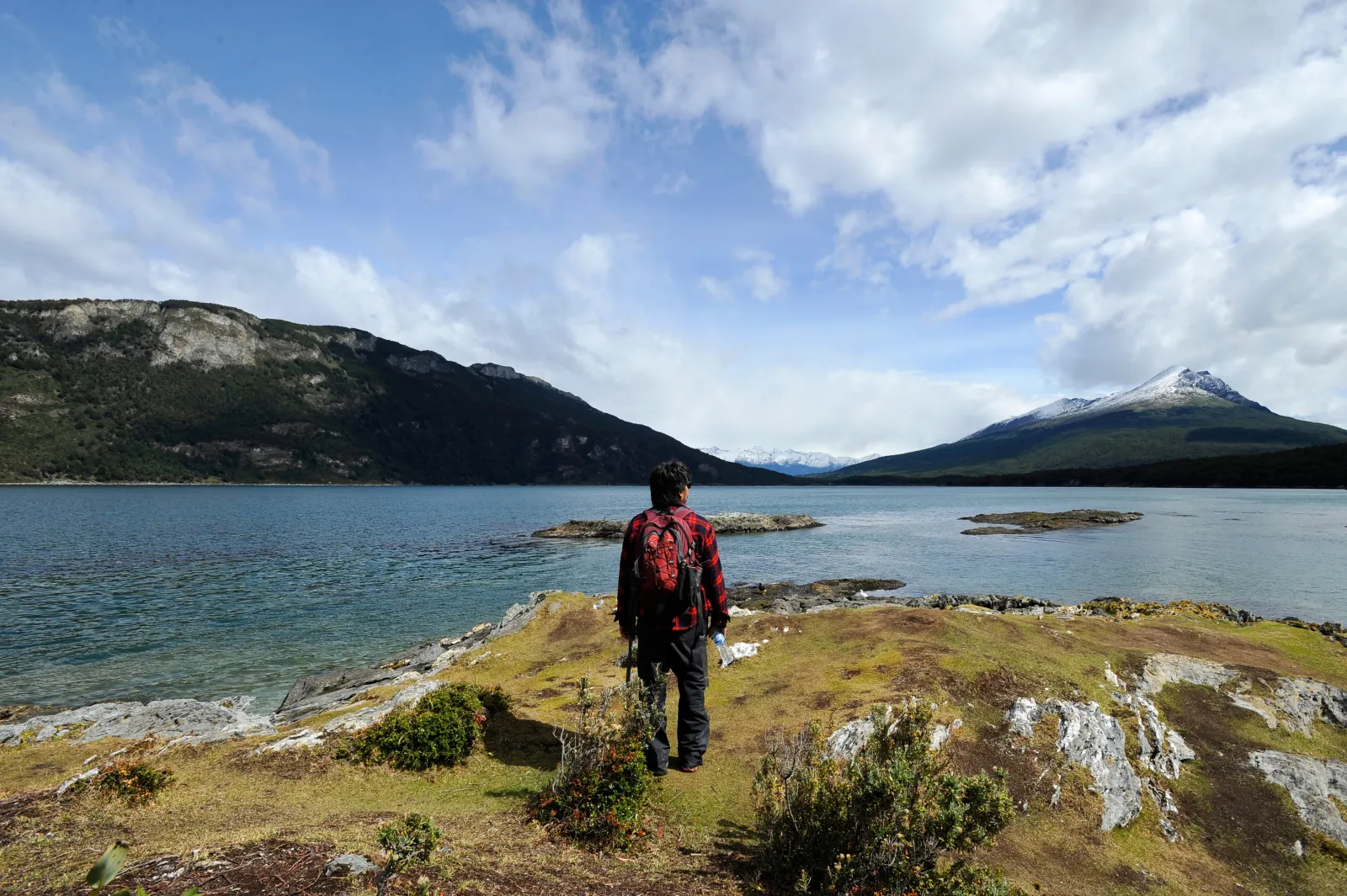 Hiker looking over islands in the bay